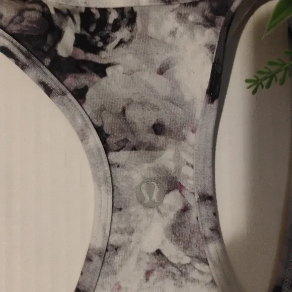 lululemon athletica 2 Piece Set. Womens size4.Moody Mirage,White,DeepNavy color - Picture 3 of 12